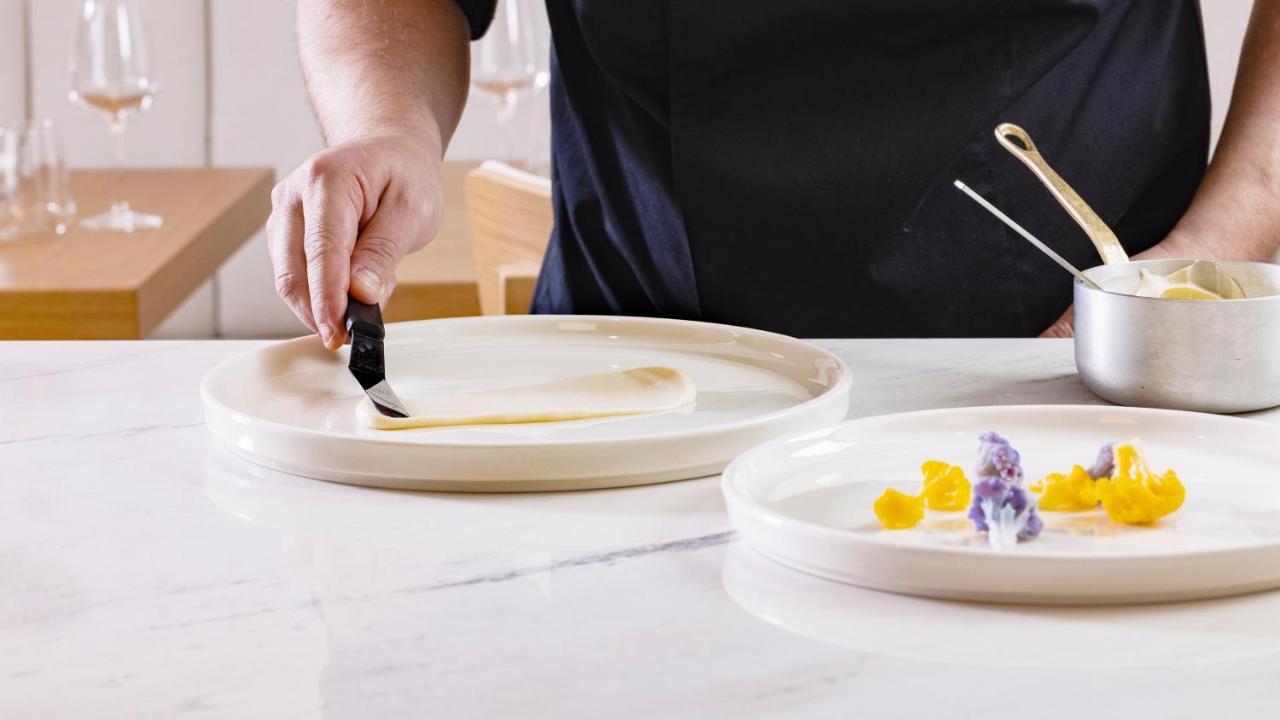 No 15 Ermou Hotel Thessaloniki Exterior photo A chef plating a dish