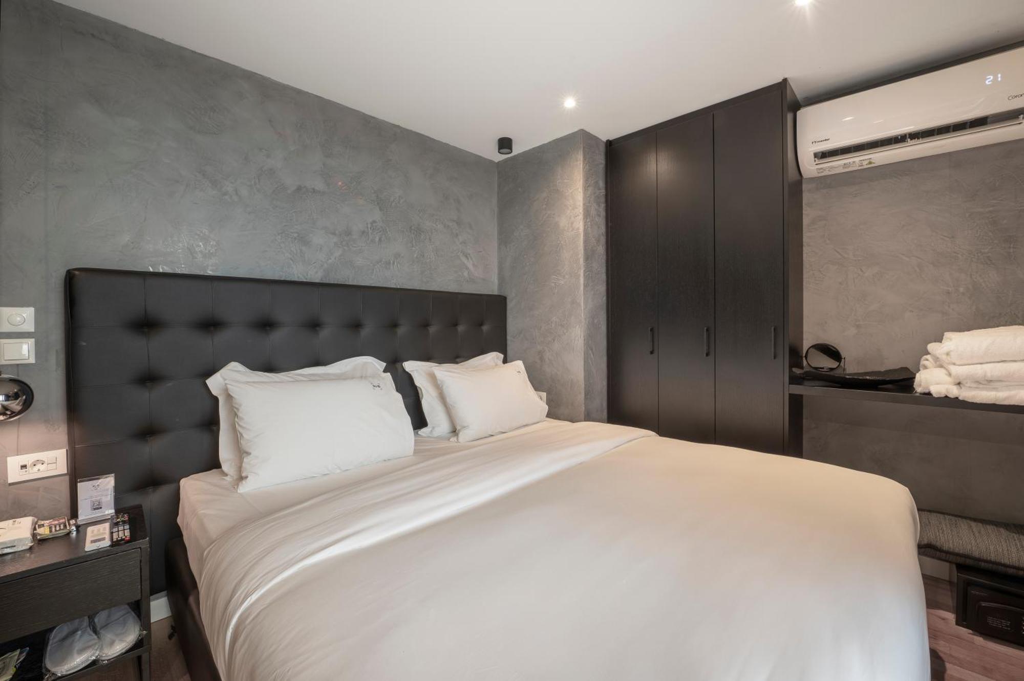 No 15 Ermou Hotel Thessaloniki Exterior photo A bedroom at the hotel