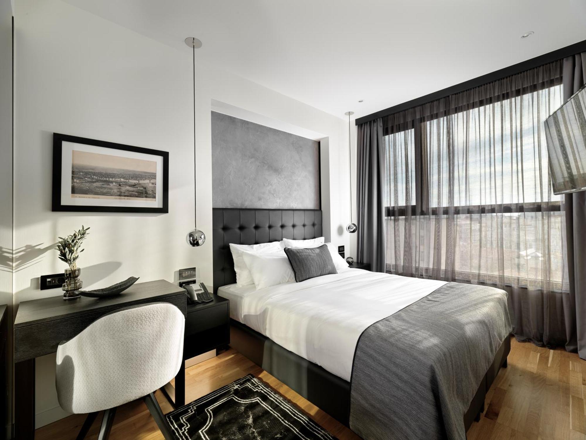 No 15 Ermou Hotel Thessaloniki Room photo A bedroom at the hotel