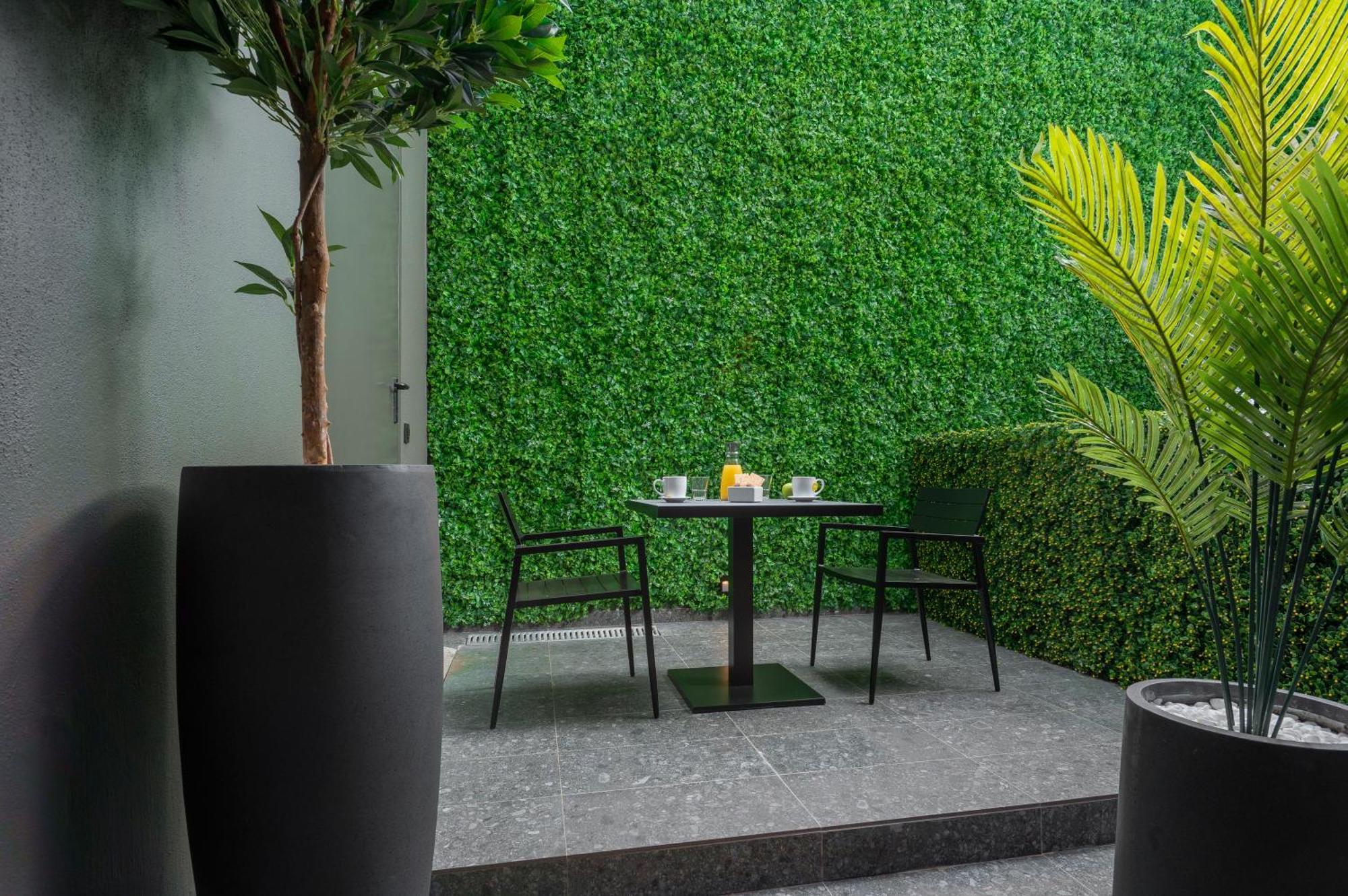 No 15 Ermou Hotel Thessaloniki Room photo Artificial green wall